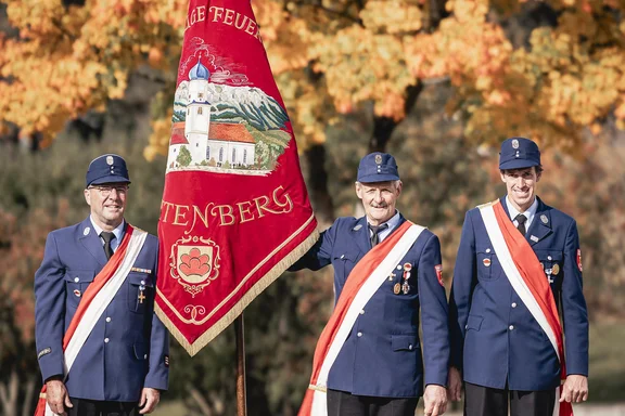 Fahnenabordnung 3.jpg